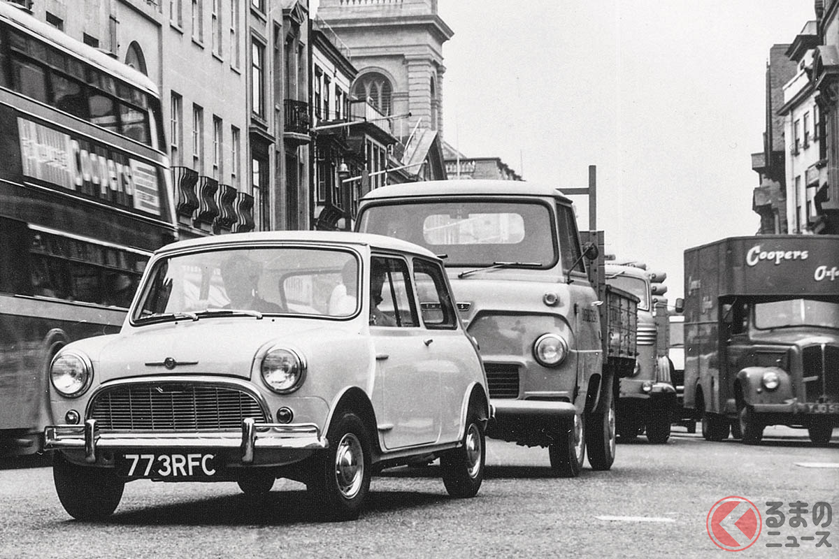 日本では狭い道路事情とミニの相性が良かったため人気があり、今でも中古車の流通量が多い。さらに日本にはオリジナル車両にこだわる専門店から、軽規格へコンバージョンなどをおこなうカスタムショップまで多数あり、様々な買い方ができるのもミニの面白いところだ(C)BMW AG