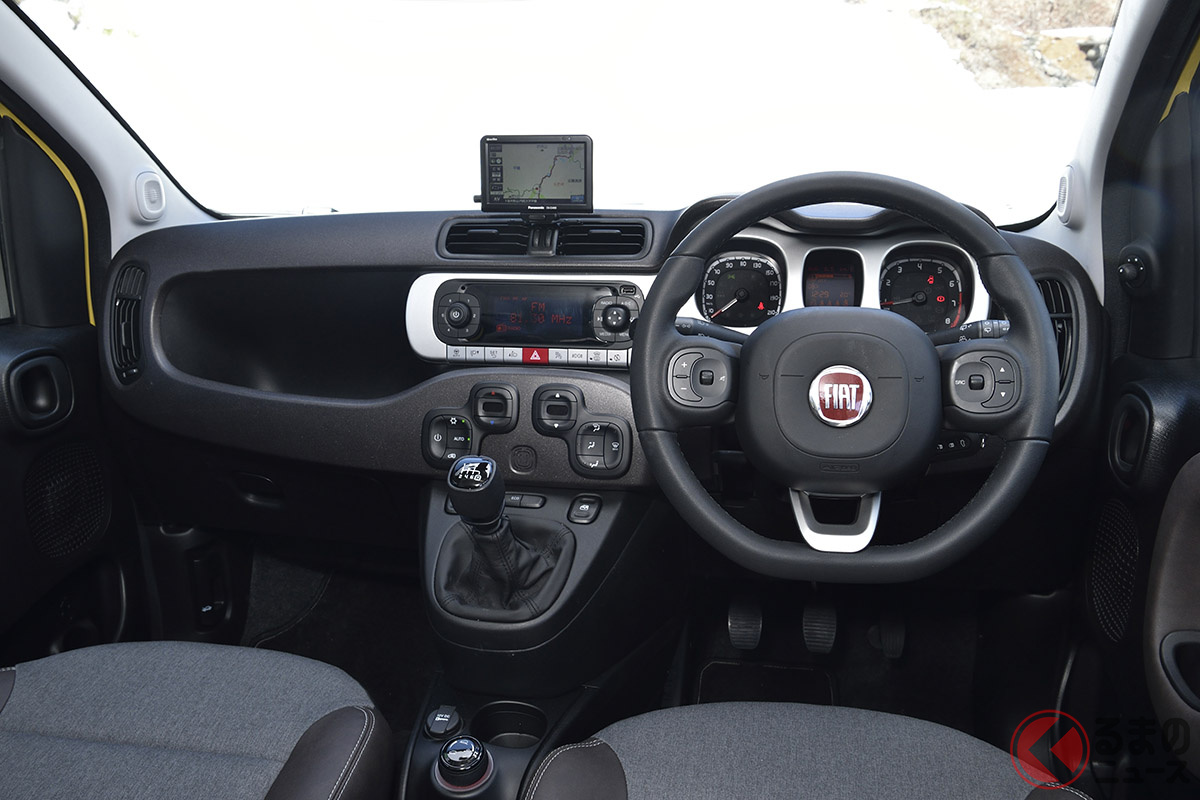 イタリアンデザインの妙ともいえるコックピット