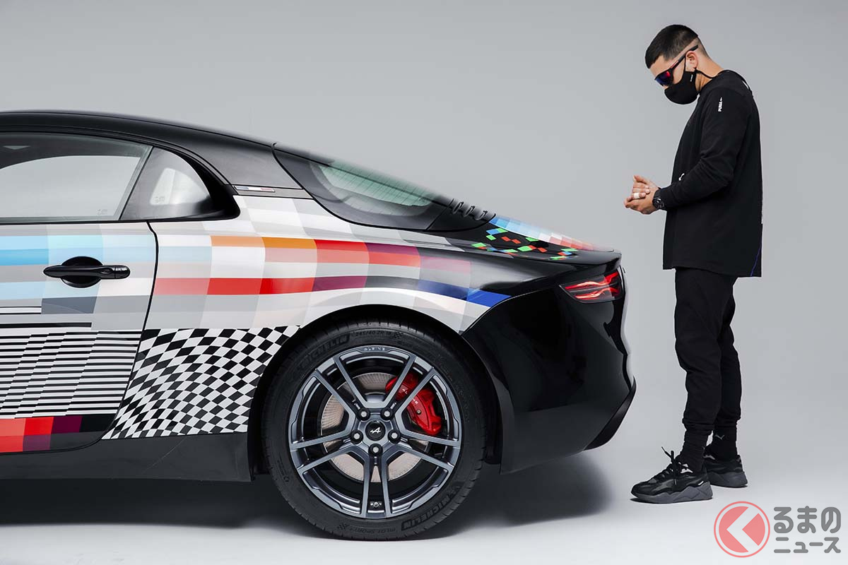 「アルピーヌA110×フェリペ・パントン」と現代アート作家のフェリペ・パントン氏