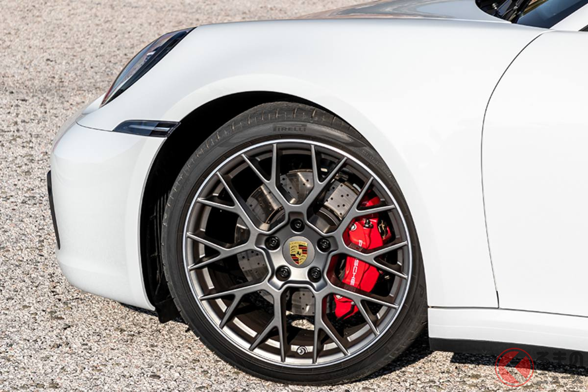 ポルシェ「911カレラS」。ポルシェの新車装着タイヤには「Nマーク」と呼ばれるマークが記されている