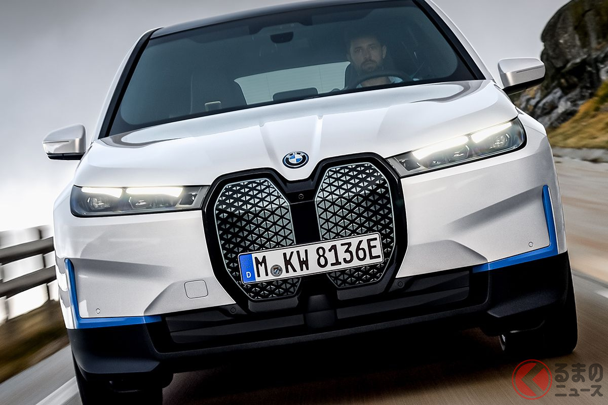 まもなく欧州で登場予定のEV、BMW「iX」の走り