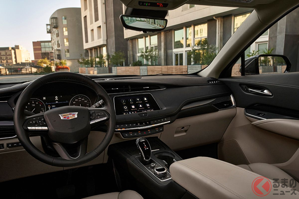 キャデラック新型「XT4」のインパネ。全グレード左ハンドル仕様だ
