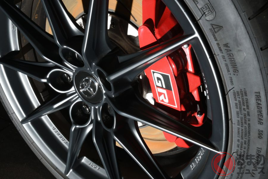 ハイパフォーマンスモデルはBBS製の18インチ鍛造アルミホイールにミシュラン製「PILOT SPORT 4 S(225/40R18)」を装着