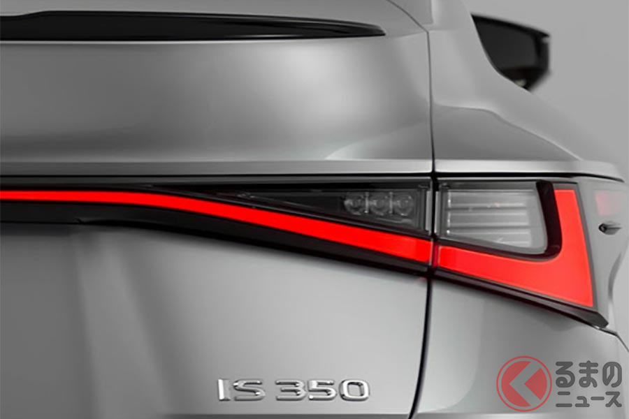 新デザインのテールランプを装着するレクサス新型「IS」