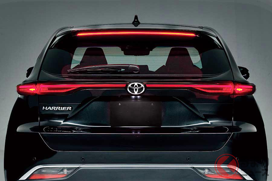 横一文字のテールランプを装着する新型ハリアー