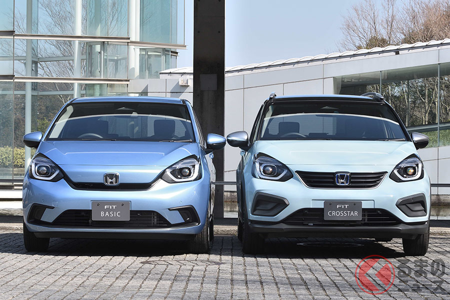 標準モデルのベーシックグレード(左)とSUV風モデルのクロスターグレード(右)