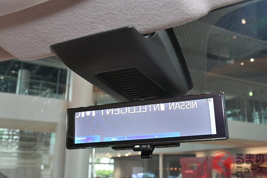 ミラーの機能をデジタル化したクルマも増加傾向にある(写真:日産「キックス」のインテリジェントルームミラー)