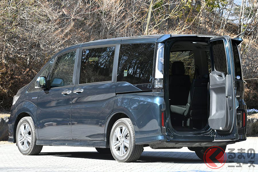 ホンダ「ステップワゴン」では、3列目シートから乗り降りするときにも便利なわくわくゲートを採用