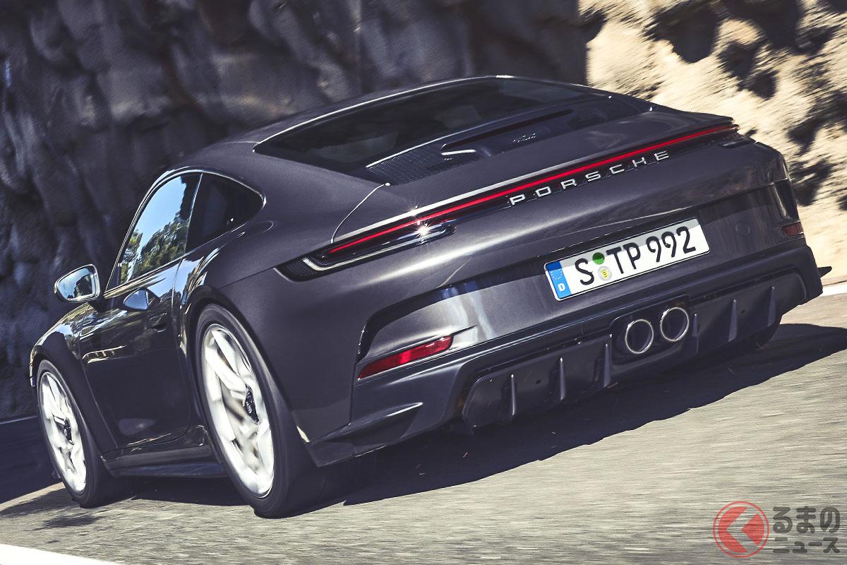911 GT3ツーリングパッケージの車両価格は2296万円（消費税込）と、911 GT3と同額。トランスミッションは6速MTが標準装備で、7速PDKも選択可能だ