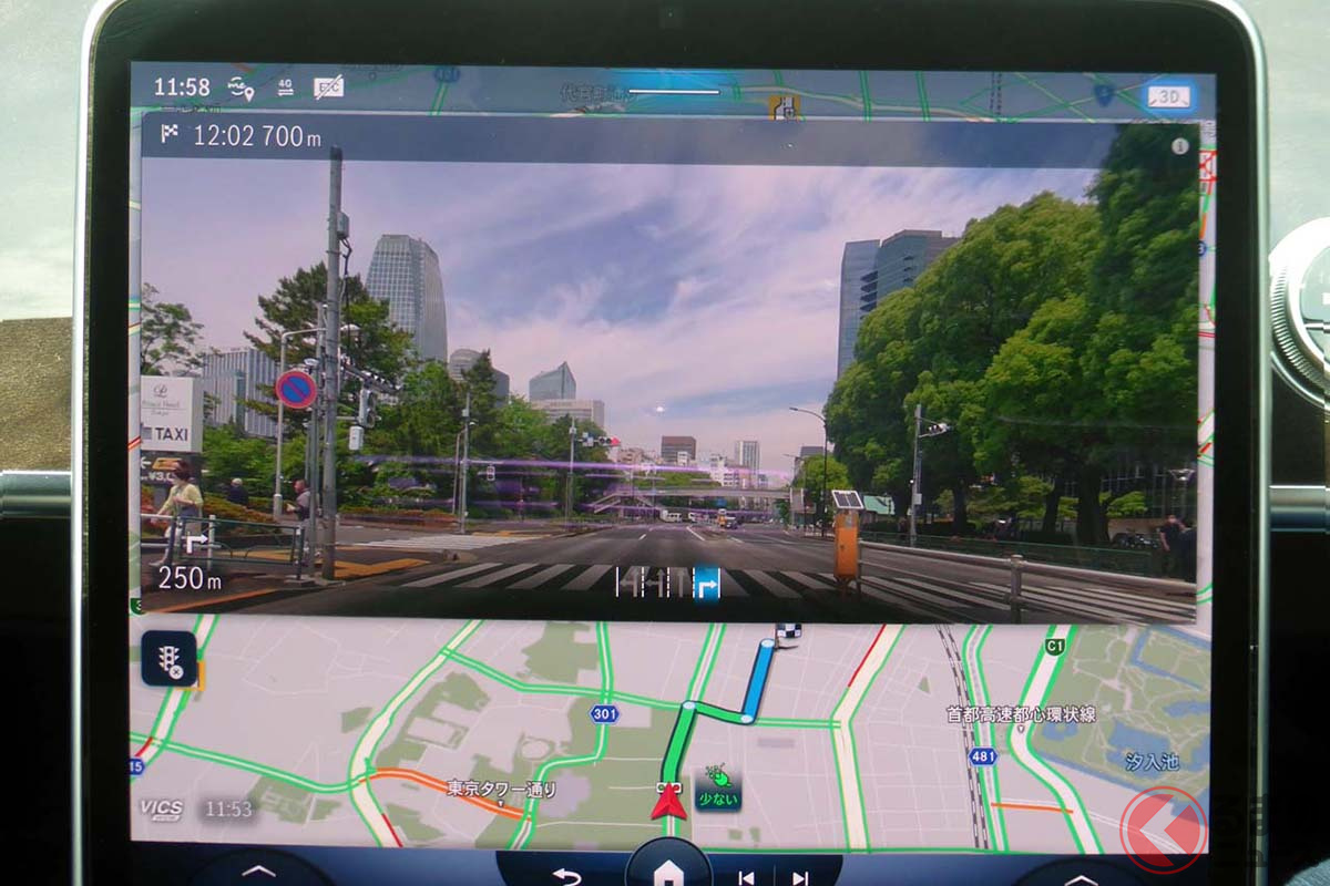 車両が停止すると12.8インチの巨大な有機ELディスプレイには前方カメラで撮影した風景を表示。歩行者検知などにも活用されている