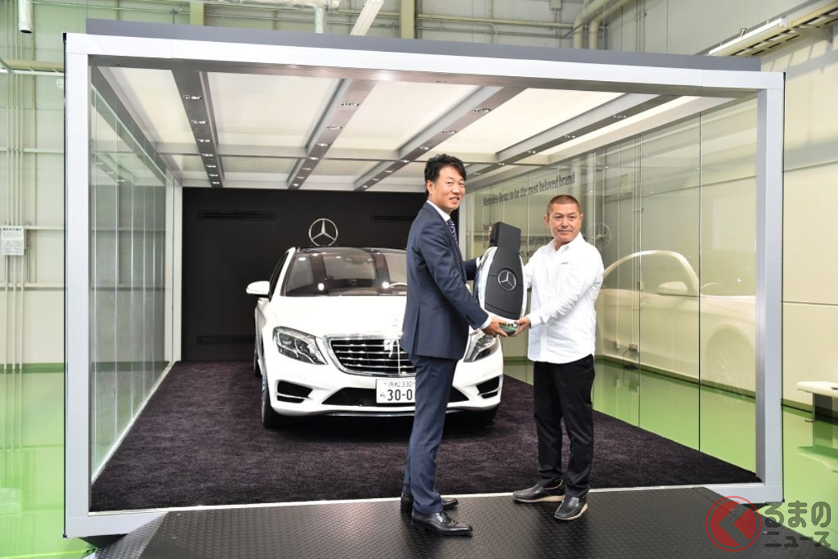 メルセデス・ベンツ日本の豊橋新車整備センターには2014年10月から併設されたデリバリーコーナーがあり、オーナーは自身の新車をここで受け取り、ドライブして帰ることも可能だ