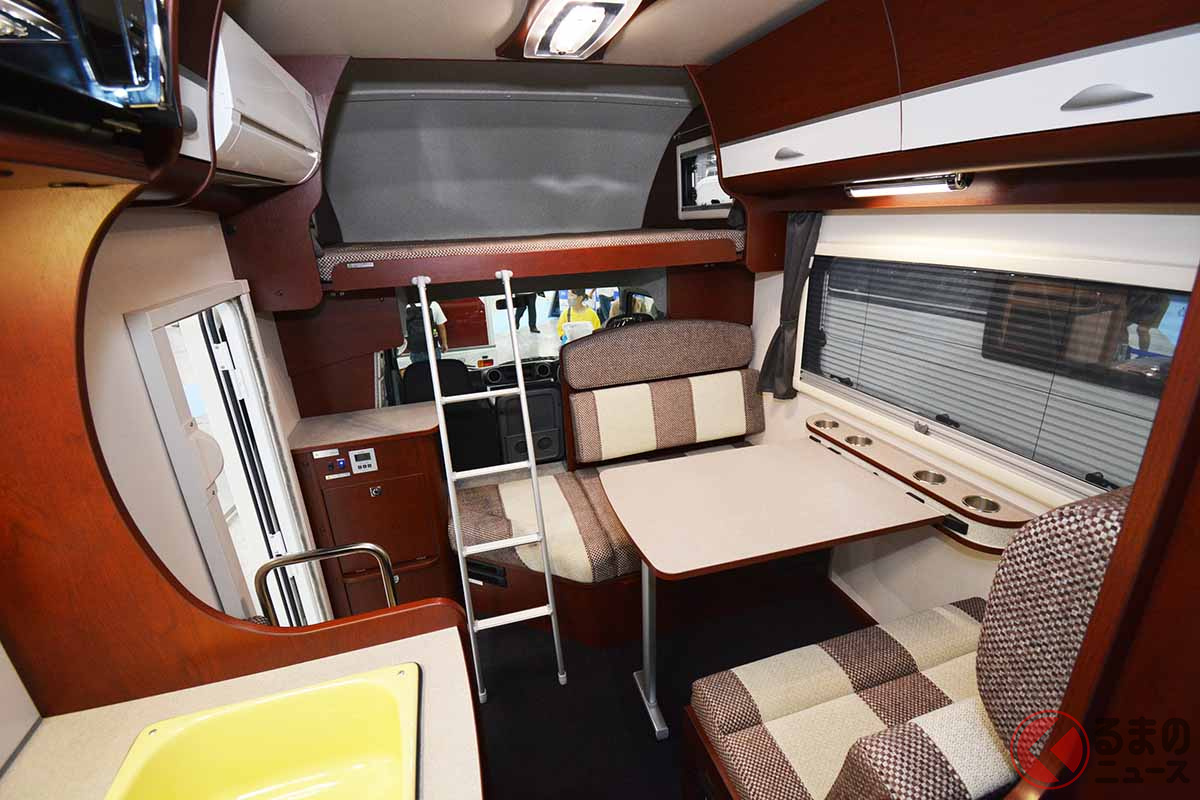 ナッツRV社のキャブコン「クレソンジャーニー Type-W EVOLITE」のインテリア
