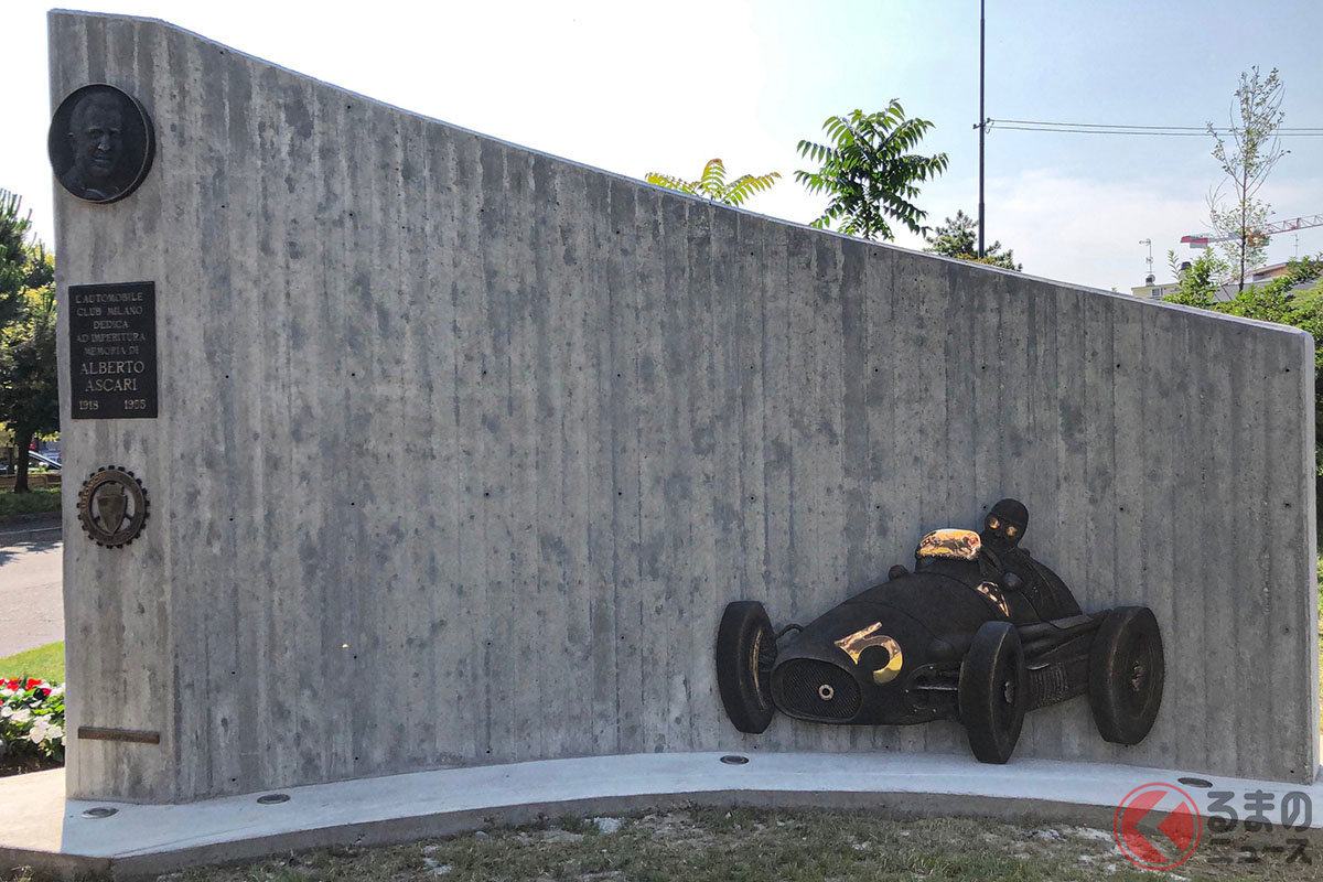 地下鉄ロモロ(Romolo)駅前のLargo Antonio Alberto Ascariに作られたモニュメントが披露された