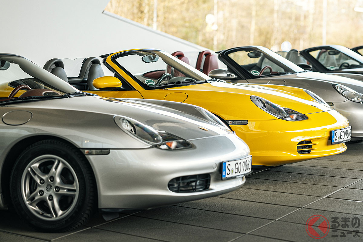 初代ポルシェ ボクスターのラインナップは標準仕様とSの2モデル。またクーペモデルは設定されておらず、2代目である987型から「ケイマン」という名前でクーペが販売された(C)Porsche AG