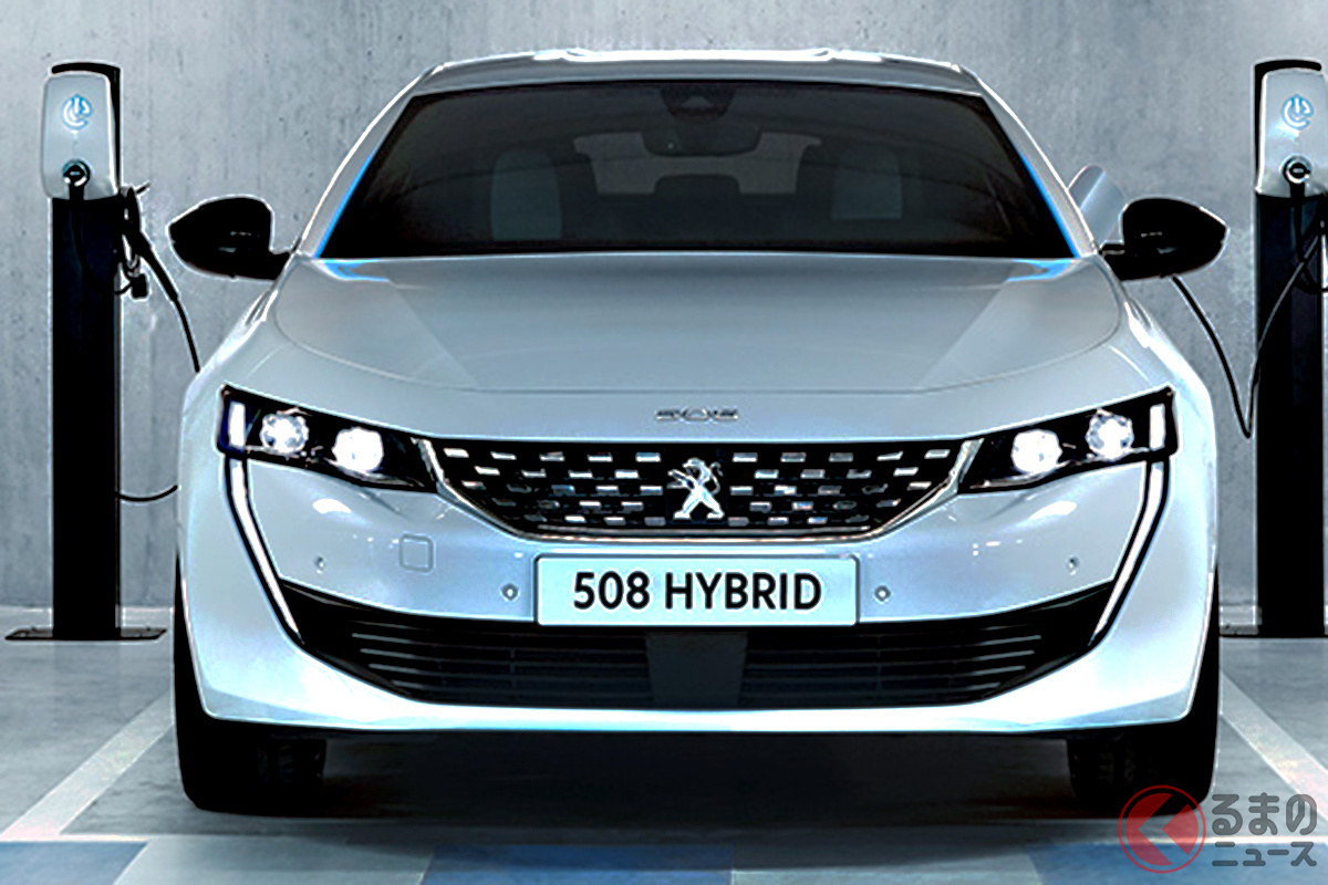 プジョー「508GTハイブリッド」の充電シーン