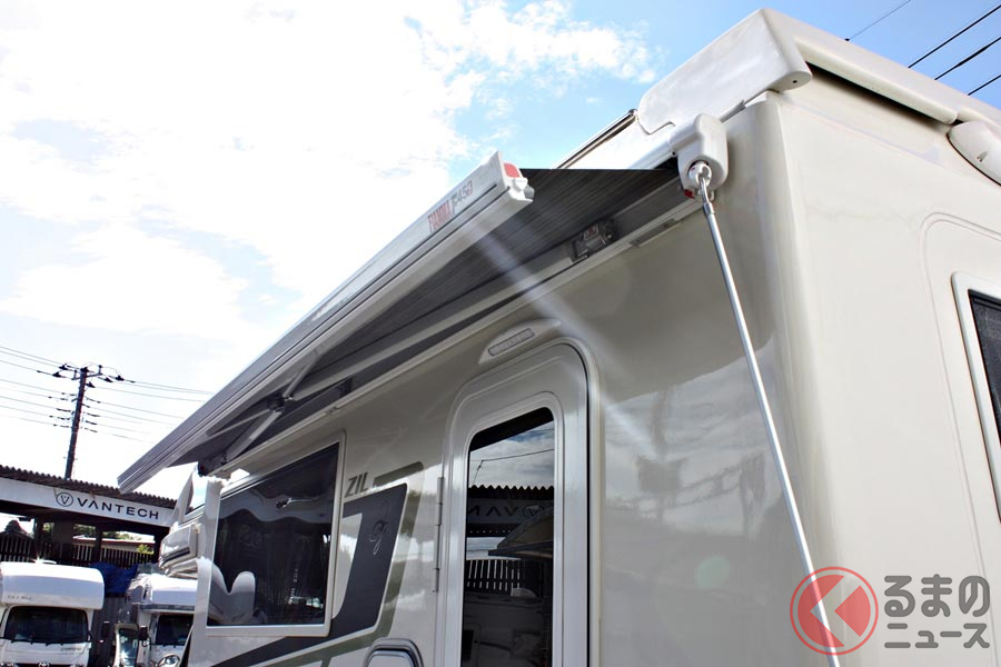 サイドオーニング(写真提供:バンテック)