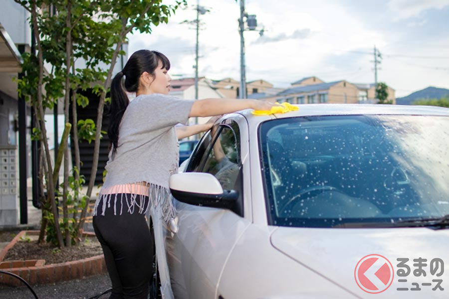 直射日光を避けて洗車する
