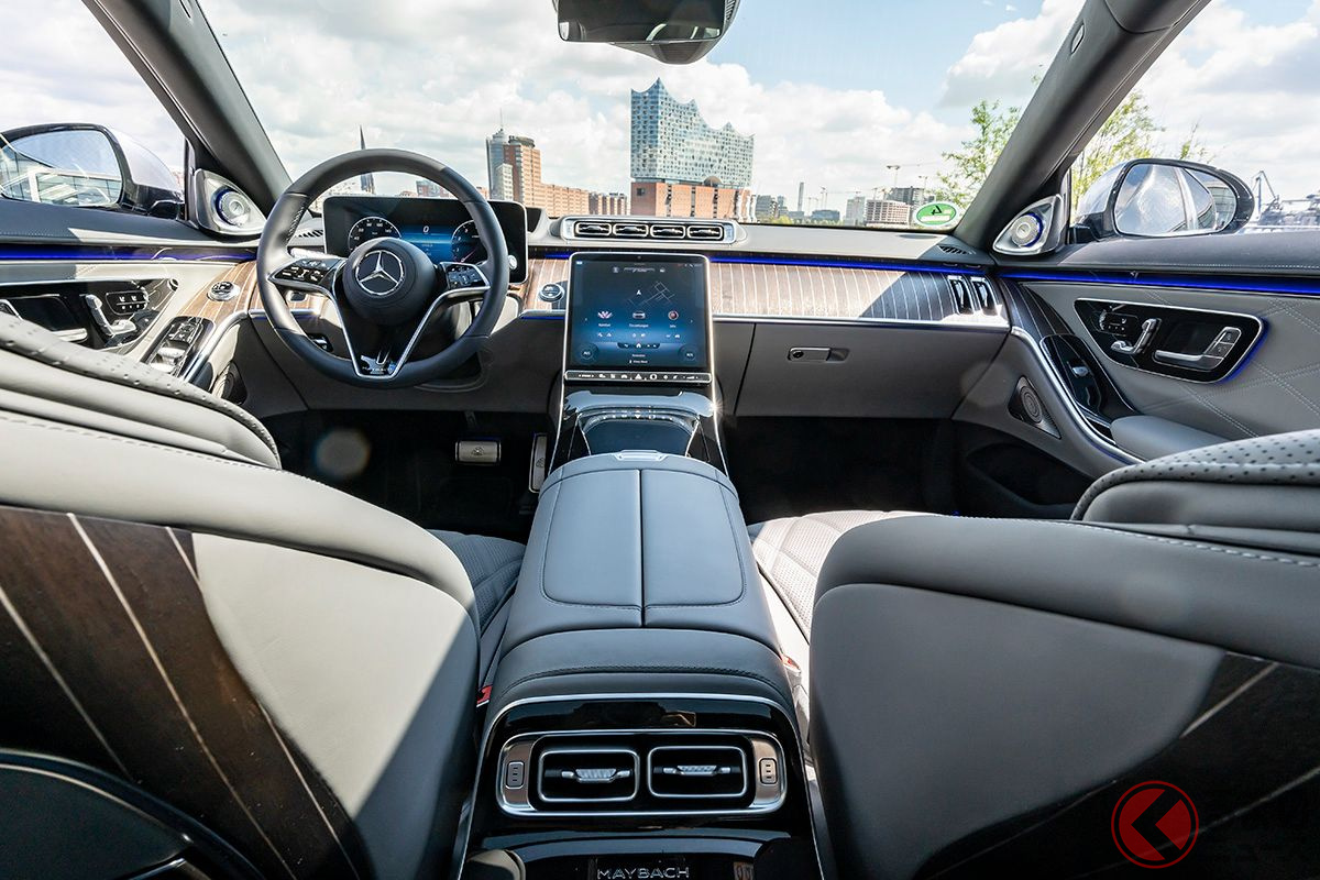 新型「メルセデス・マイバッハSクラス」のインパネ