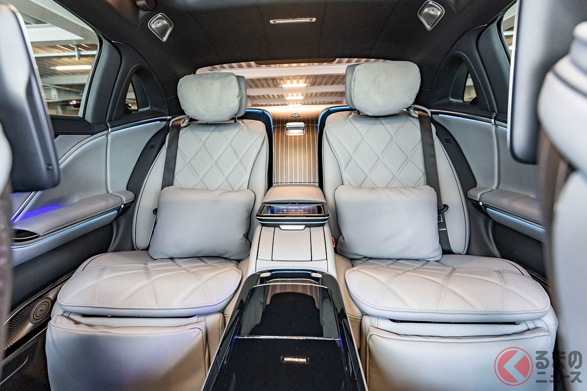 新型「メルセデス・マイバッハSクラス」の後席