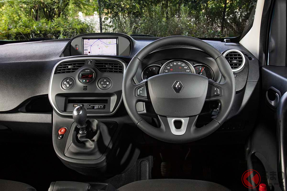 ルノー「カングー リミテッド ディーゼルMT」のインパネ。トランスミッションは6速MTのみ