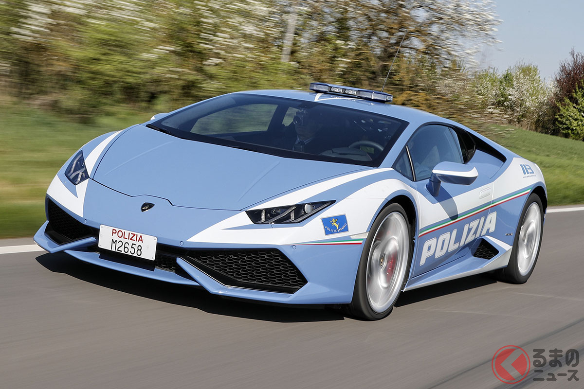 アウトストラーダでウラカンの警察車両に後ろにつかれた、逃げることは不可能だろう