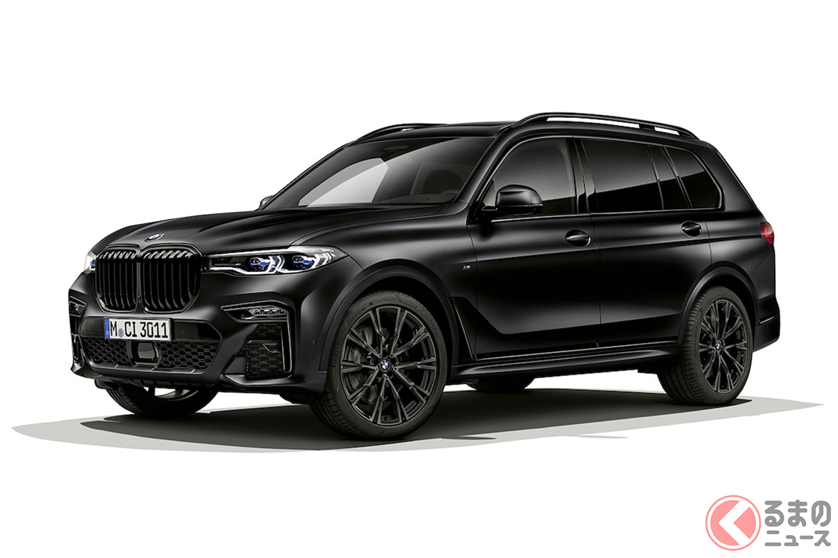 Mハイグロス シャドー ラインやオービット グレー マットのホイールなどで、黒一色に仕立てられたBMW「X7フローズン ブラック メタリック」