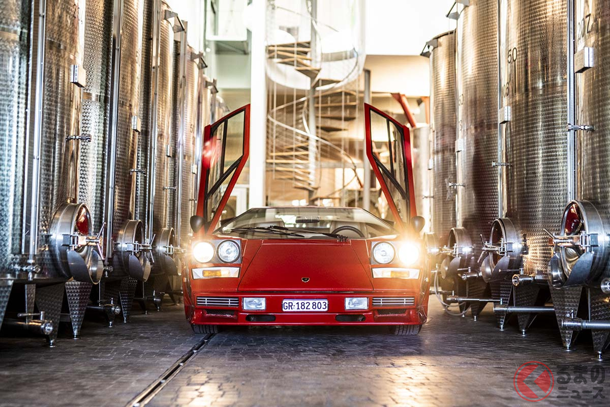 オーバーフェンダーが特徴的な「LP400S」