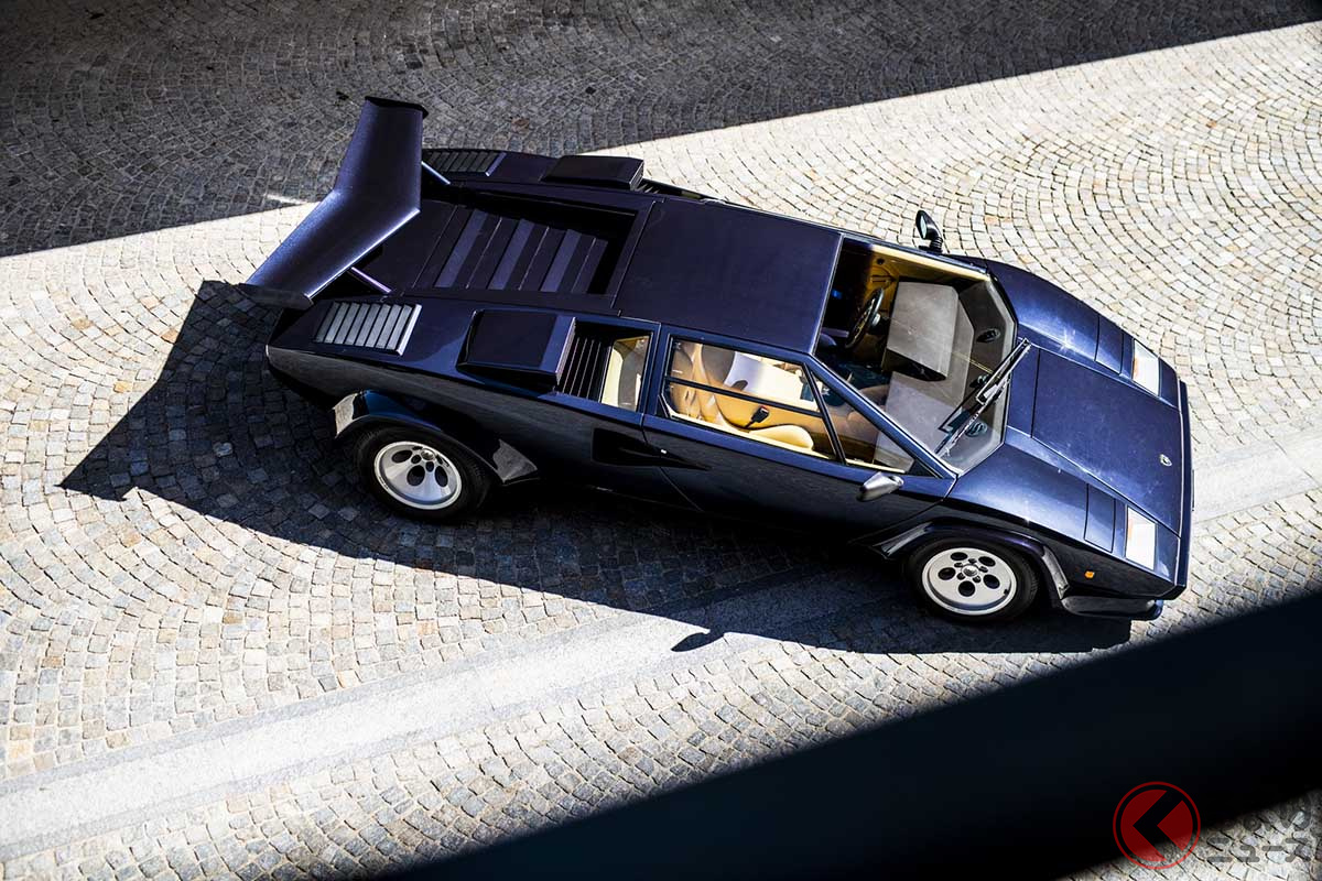 「LP5000S」あたりになると、オプションの巨大なリアウイングを装着した個体が多くなる