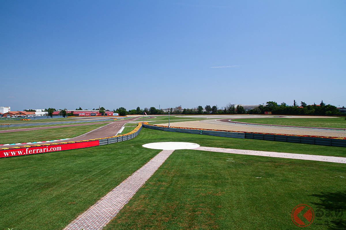 フィオラーノテストコースを眺める