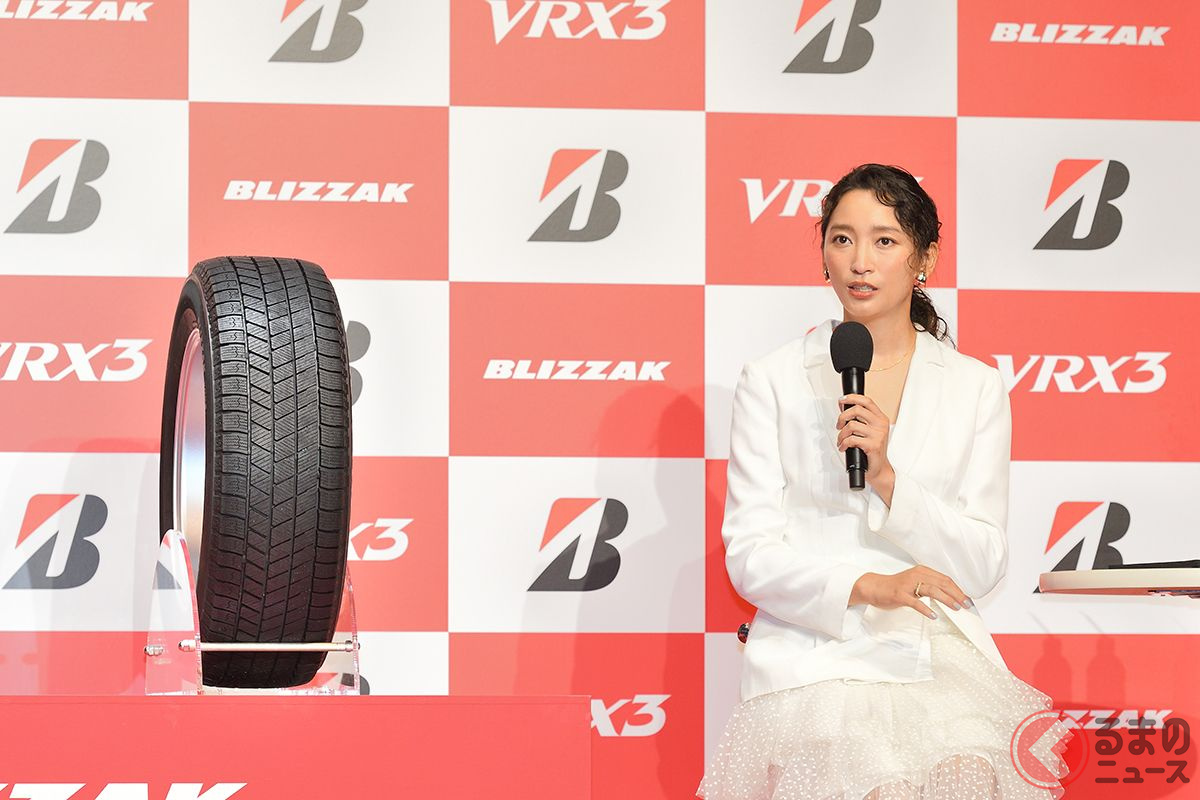 2021年7月15日に発表されたブリヂストンの乗用車用新スタッドレスタイヤ「ブリザックVRX3」。発表会にはテレビCMにも登場する女優の杏さんも登壇した