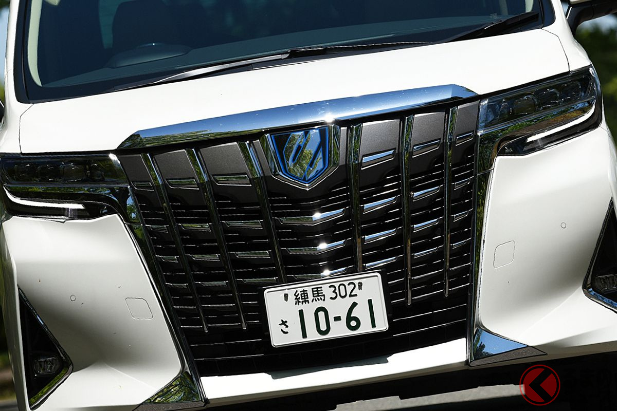 最近のクルマは押し出しの強い外観デザインが流行しているので、自分の運転があおり運転と思われないように注意したい