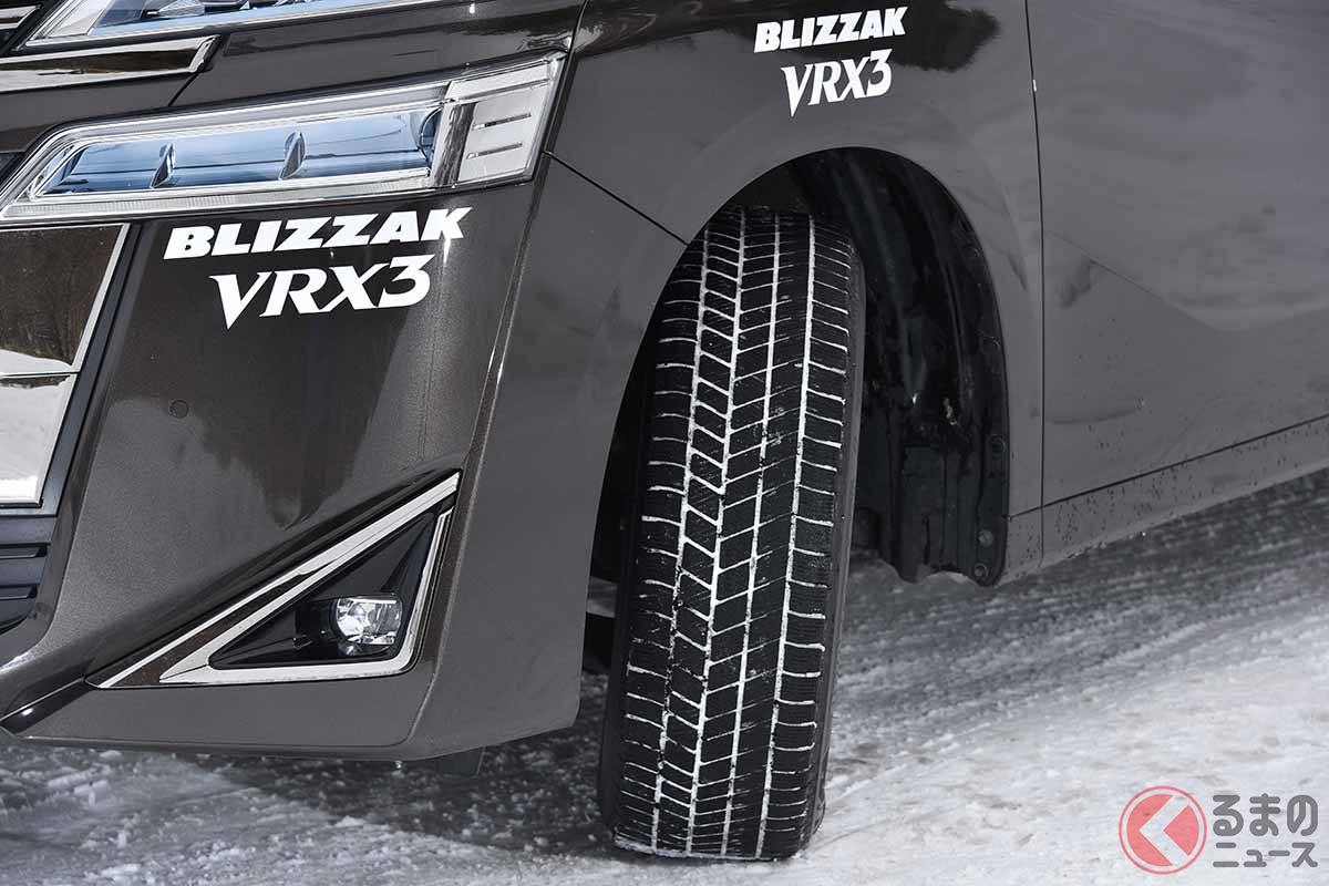 トヨタ「ヴェルファイア」に装着したブリヂストンの新乗用車用スタッドレスタイヤ「ブリザックVRX3」