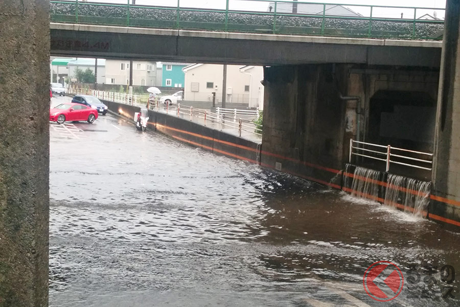 運転中に地震や洪水が発生したらどう対処 被害を受けたクルマはどこまで修復可能 くるまのニュース