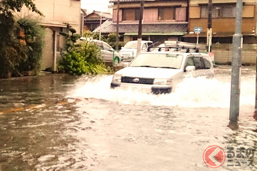運転中に地震や洪水が発生したらどう対処 被害を受けたクルマはどこまで修復可能 くるまのニュース 運転中に地震や洪水が発生したらどう対処 被害を受けたクルマはどこまで修復可能 くるまのニュース