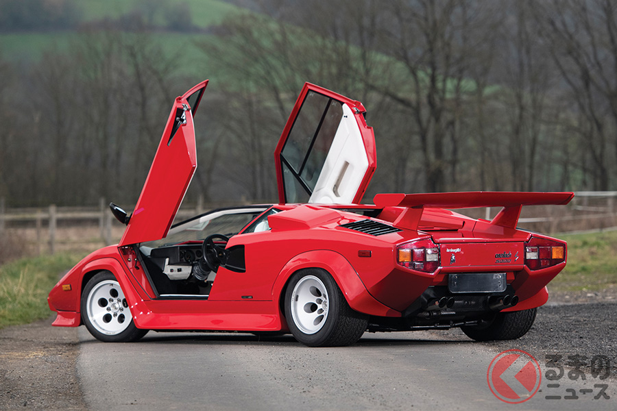 カウンタックはアップデートを重ねる度にエアロパーツなどが装着されていき、派手になっていく傾向にあった(C)2020 Courtesy of RM Sotheby's