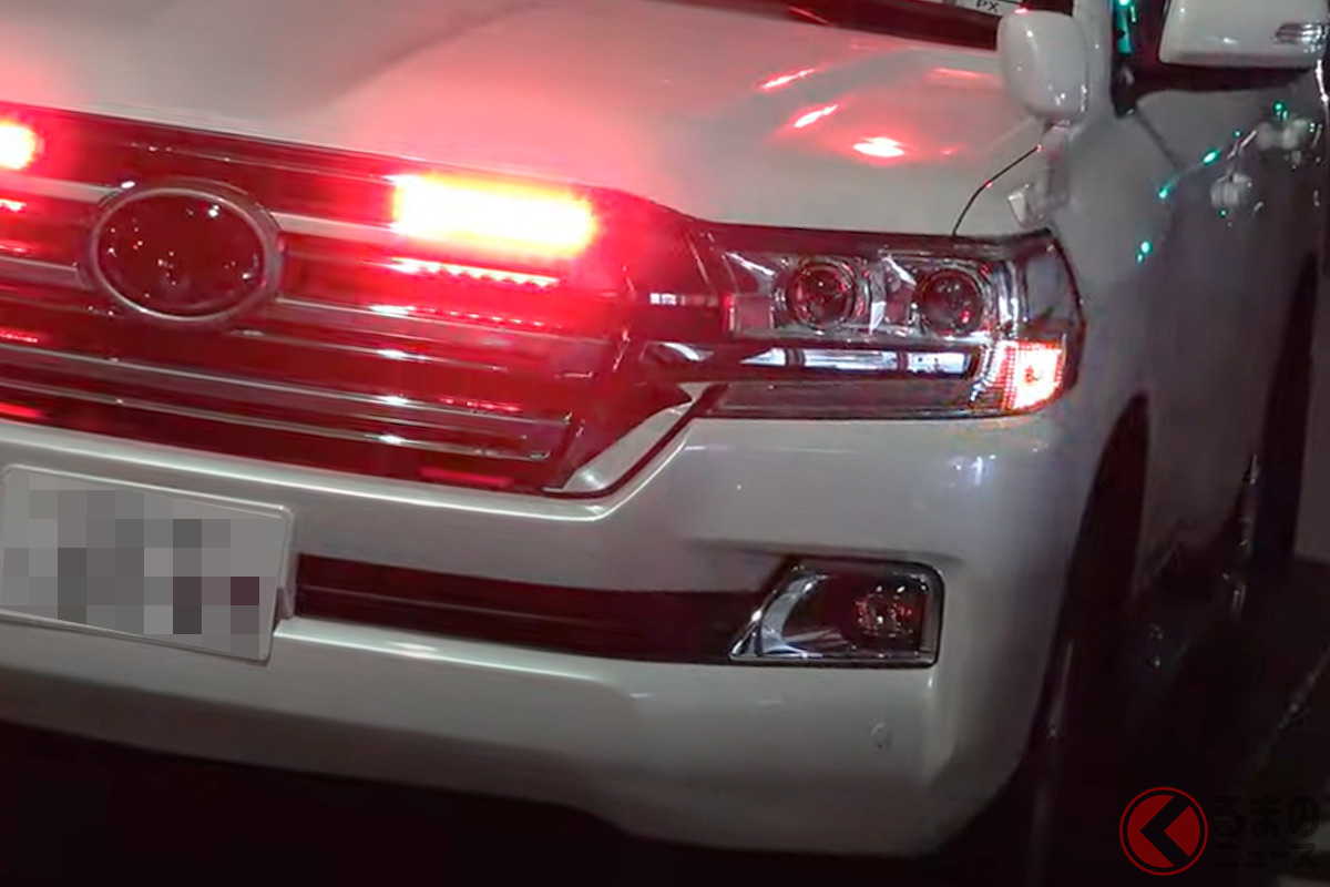 まさかお前が 覆面パトカーのトヨタ ランクル が東京に招集 赤色灯の存在感が凄い くるまのニュース