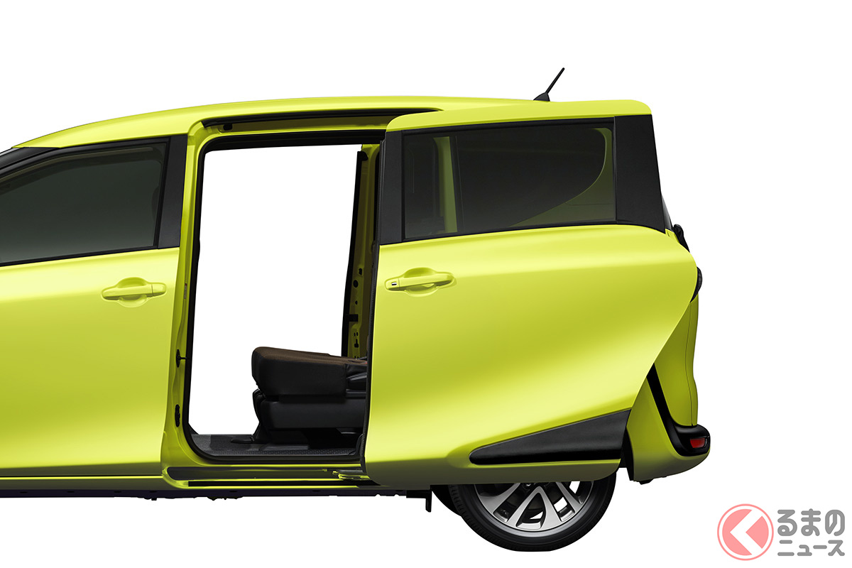 トヨタ「シエンタ」ではクルマに近づくとスライドドアが自動で開閉する「スマートエントリー(ウェルカムパワースライドドア&予約ロック機能付)+プッシュスタートシステム」を採用している