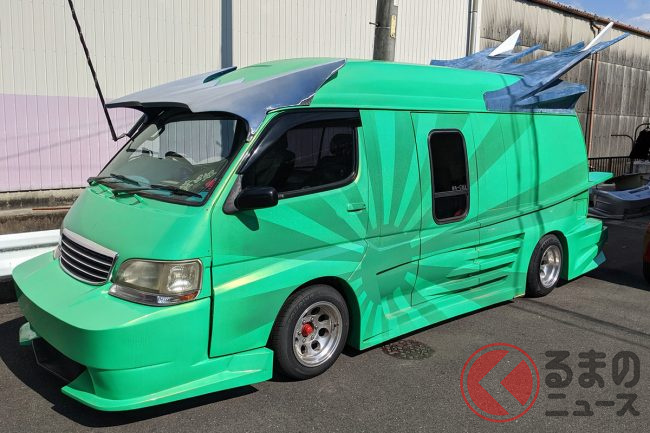 最強の羽が生えた ハイエース が絶滅危惧 存在感がスゴい バニングカー 所有する大変さとは くるまのニュース 最強の羽が生えた ハイエース が絶滅危惧 存在感がスゴい バニングカー 所有する大変さとは くるまのニュース