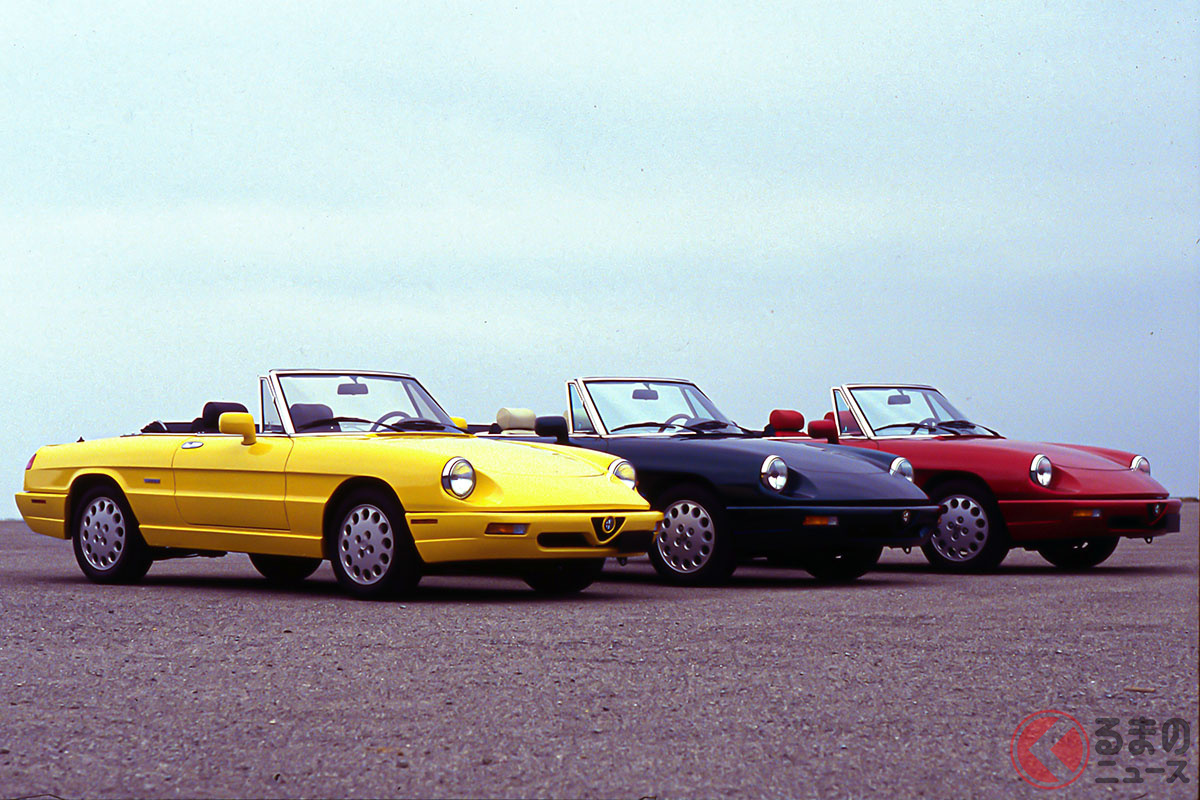 シリーズ4はパワステやエアコンの他に、SRSエアバッグも装備。ギアボックスはMTとトルコン式3速ATがラインナップされていた(C)Stellantis NV