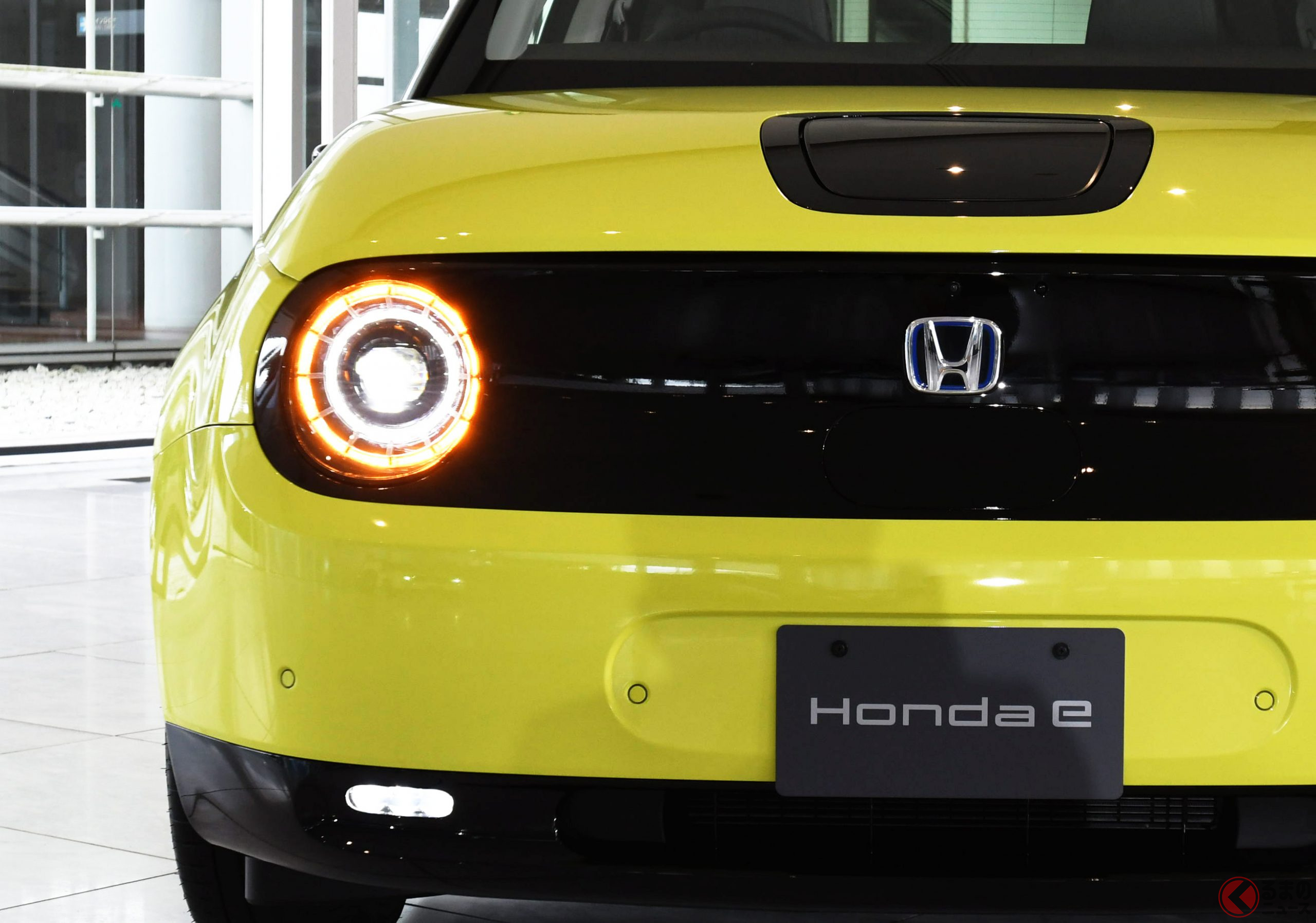すごい未来感があるホンダの小型EV「ホンダe」