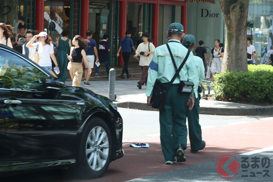「緑のおじさん」こと駐車監視員