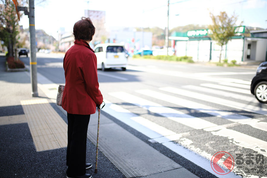 横断歩行者等妨害等違反は罰金と違反点数が科せられる