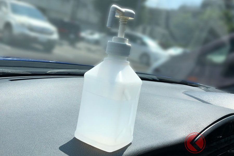 消毒用アルコールを車内に放置すると破裂や引火の危険性がある