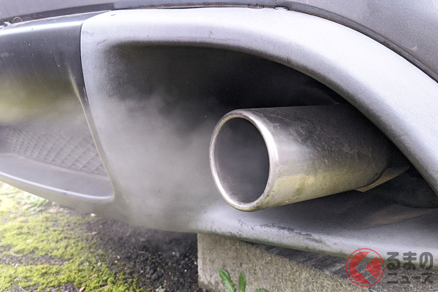 大気汚染や騒音の問題により停車中はエンジンを切ることが求められている