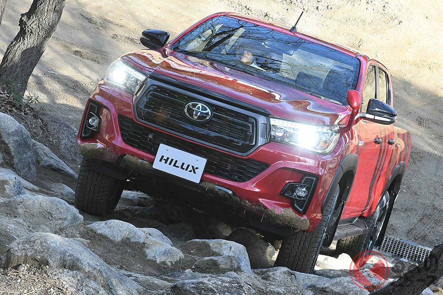 悪路走破性にも定評があるハイラックス(マイナーチェンジ前のモデル)