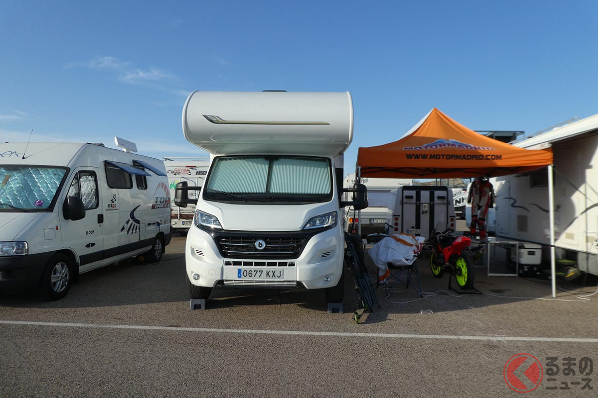 ヨーロッパのサーキットで使われているモーターホーム