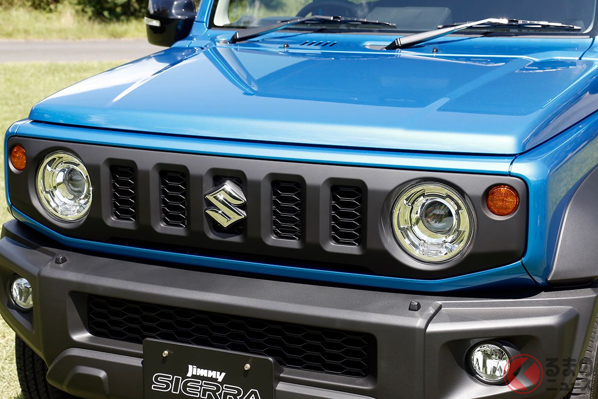 スズキ「ジムニー シエラ」のフロントマスク。丸目&スクエアなデザインがクラシカルな雰囲気を醸し出す