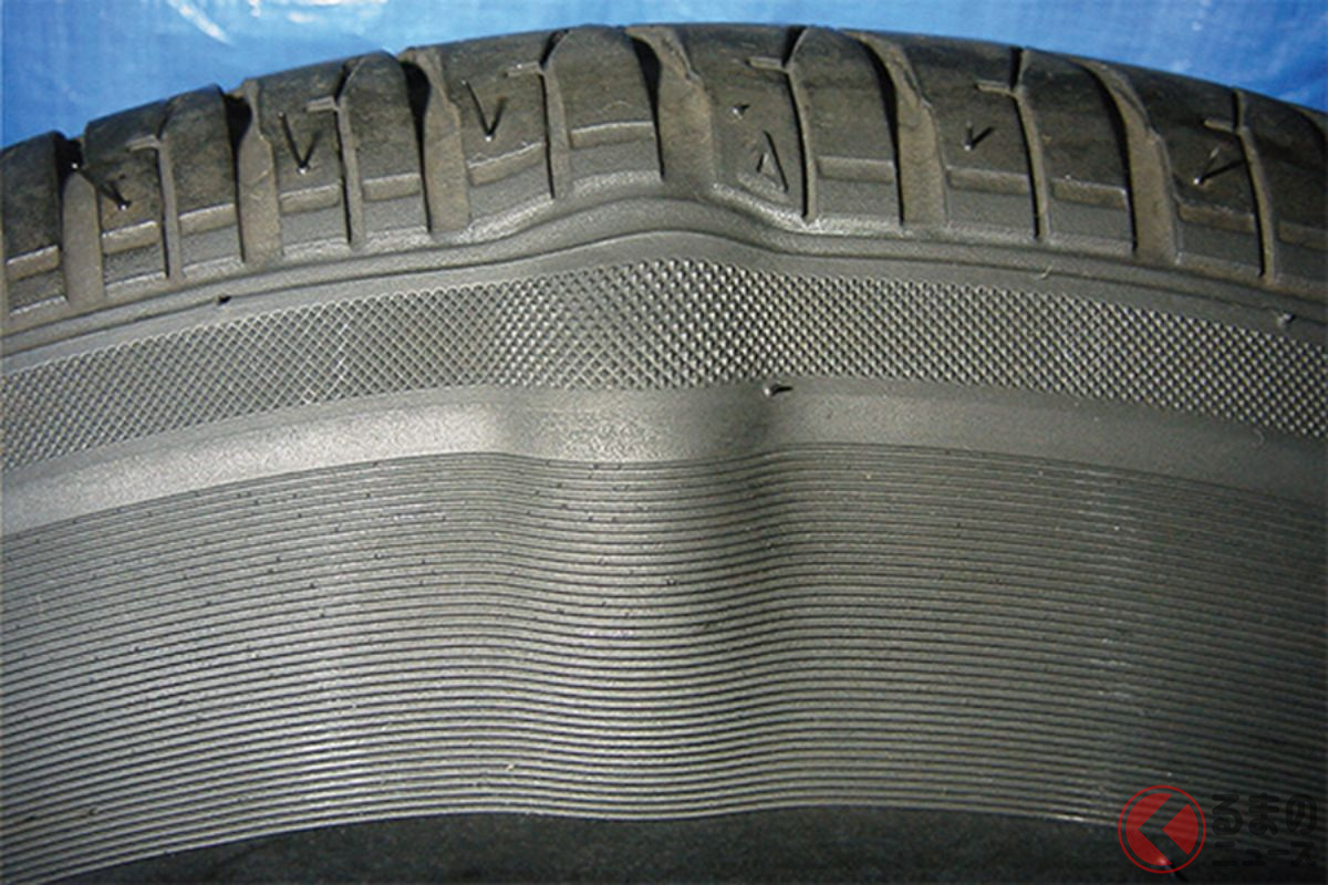 タイヤの横にぽっこりした膨らみ発生 これは何 どうすればいいの くるまのニュース