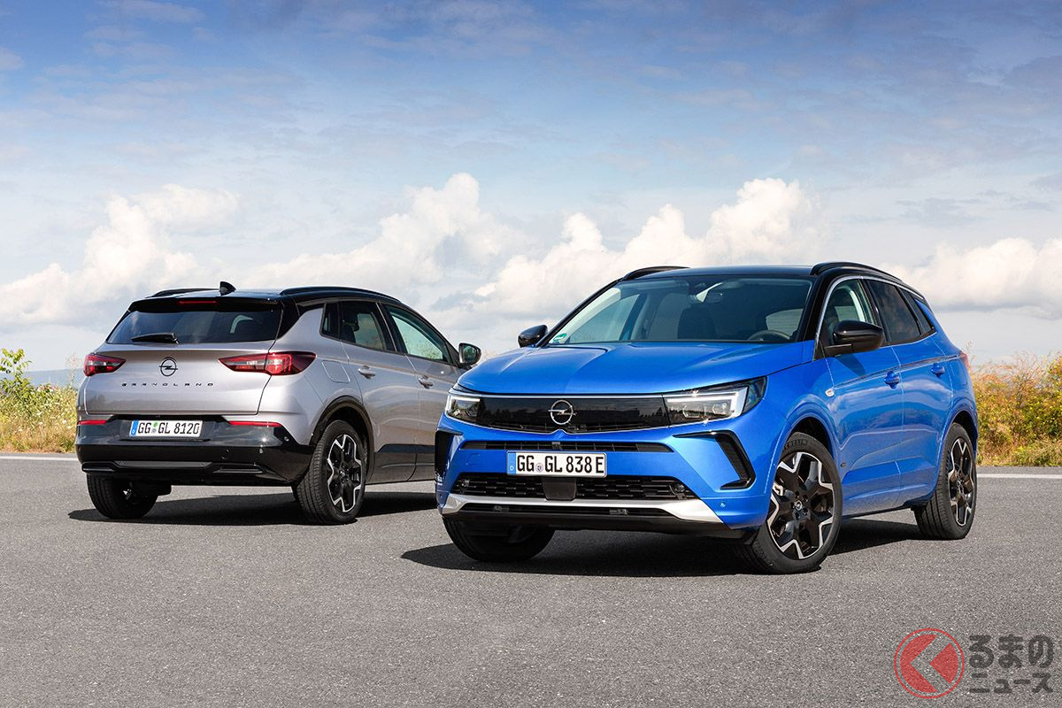 オペル改良新型「グランドランドハイブリッド4」(右)と「グランドランド」(左)