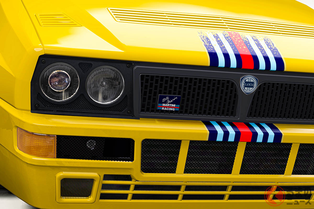 フロントのグリルには、ミキ・ビアジオンサイン入りのプレートが装着される